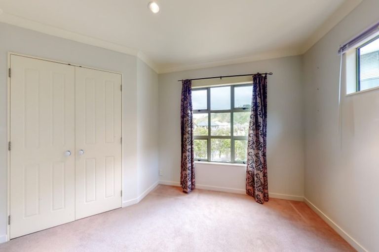 Photo of property in 8 Waterhouse Drive, Brooklyn, Wellington, 6021