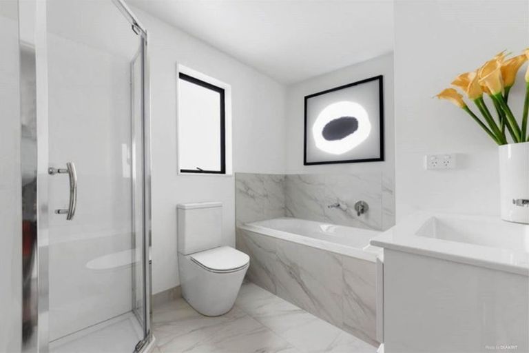 Photo of property in 3/85 Royal View Road, Te Atatu South, Auckland, 0610