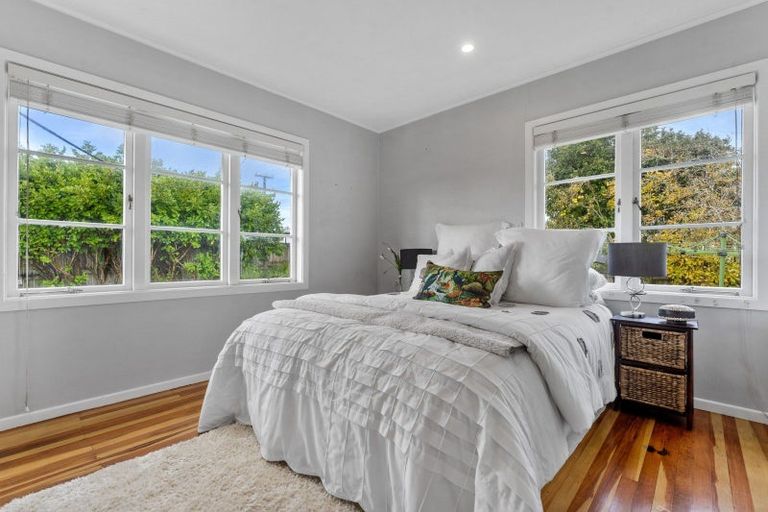 Photo of property in 57 Amberley Avenue, Te Atatu South, Auckland, 0610