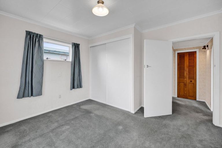 Photo of property in 81 Omata Road, Marfell, New Plymouth, 4310