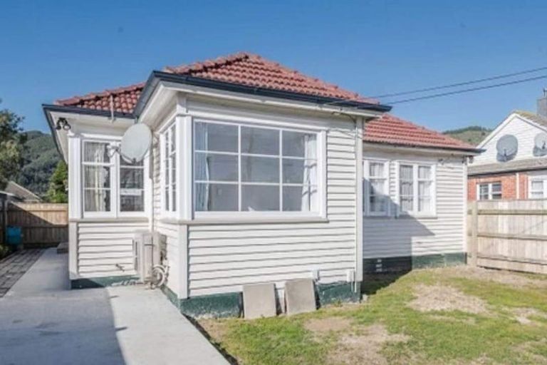 Photo of property in 220 Naenae Road, Naenae, Lower Hutt, 5011