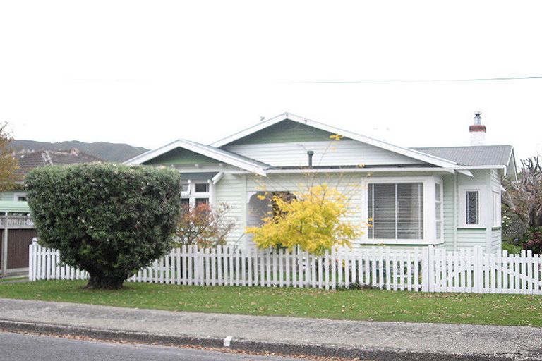 Photo of property in 10 Thornycroft Avenue, Epuni, Lower Hutt, 5011