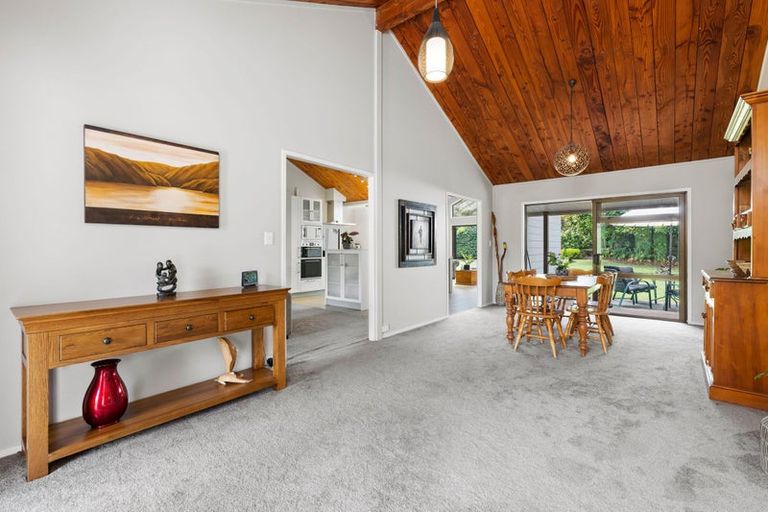 Photo of property in 132 Motu Road, Kumeu, 0891