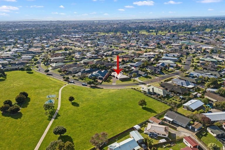 Photo of property in 47 Waiwherowhero Drive, St Andrews, Hamilton, 3200