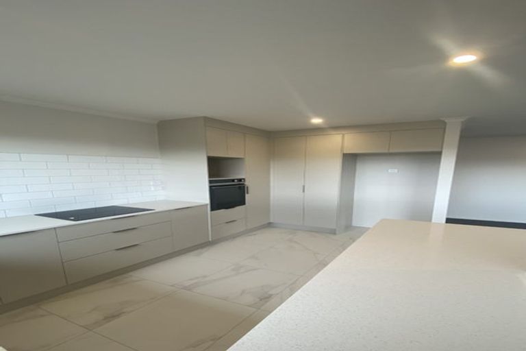 Photo of property in 24 Te Piriti Road, One Tree Point, 0118