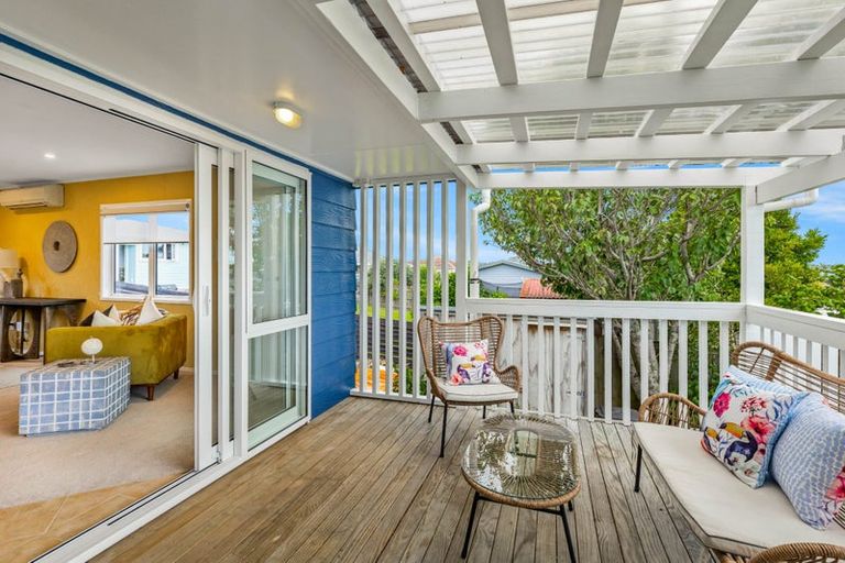 Photo of property in 1/32 Neil Avenue, Te Atatu Peninsula, Auckland, 0610