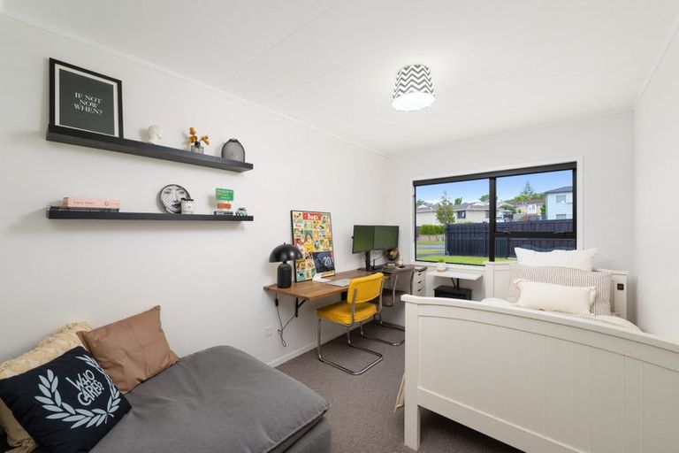 Photo of property in 9 West Harbour Drive, West Harbour, Auckland, 0618