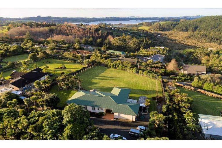 Photo of property in 15 Kotare Heights, Kerikeri, 0230