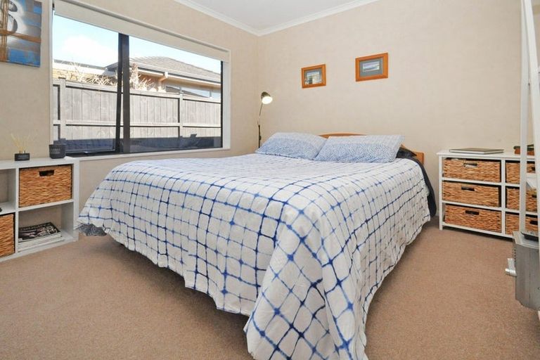 Photo of property in 37 Croftview Road, Wattle Downs, Auckland, 2103