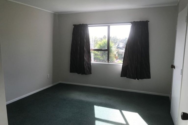 Photo of property in 1/13 Exeter Place, Unsworth Heights, Auckland, 0632