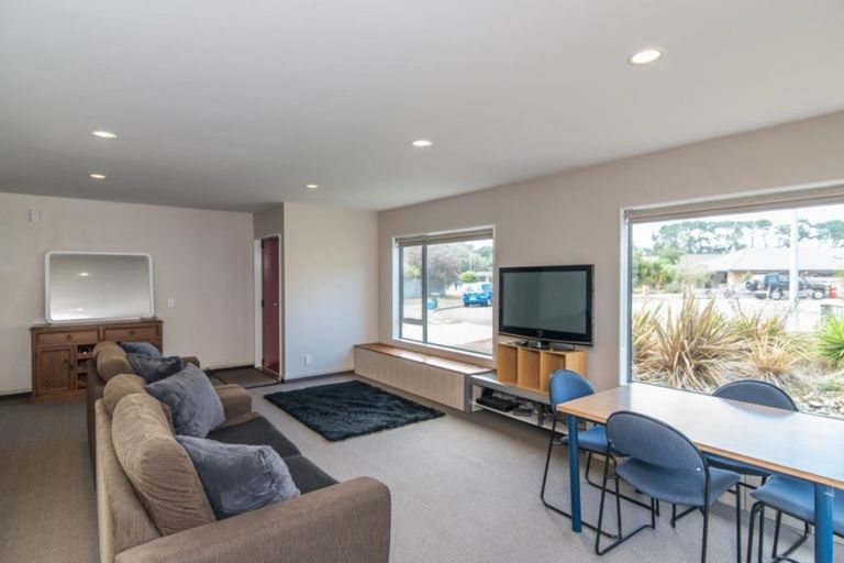 Photo of property in 15 Kennedy Place, Waikanae Beach, Waikanae, 5036