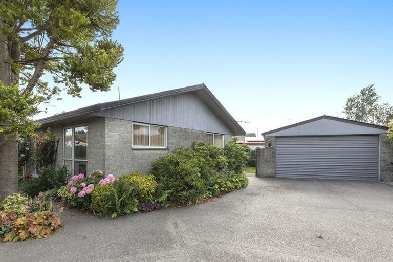 Photo of property in 6 Te One Place, Redwood, Christchurch, 8051