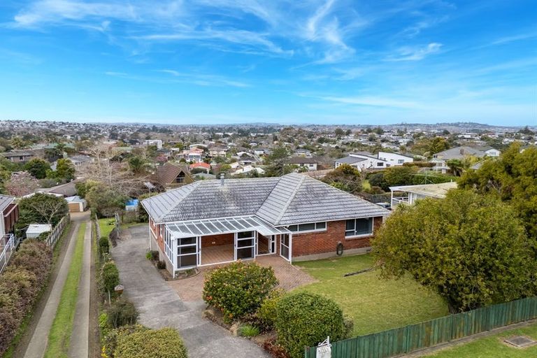 Photo of property in 10 Greenhill Crescent, Pakuranga, Auckland, 2010