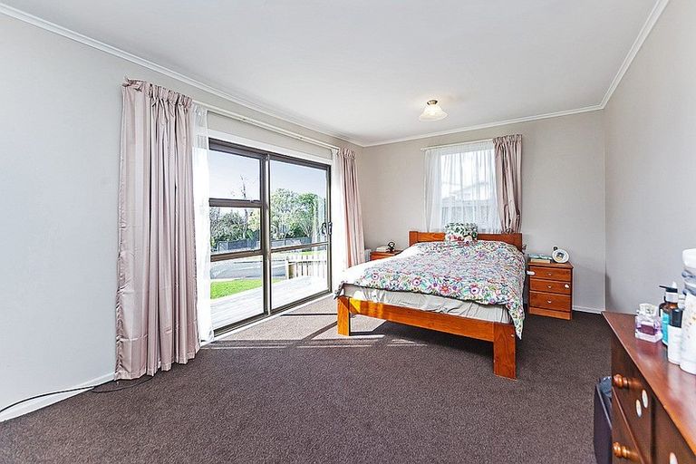 Photo of property in 30b Tiroroa Avenue, Te Atatu South, Auckland, 0610