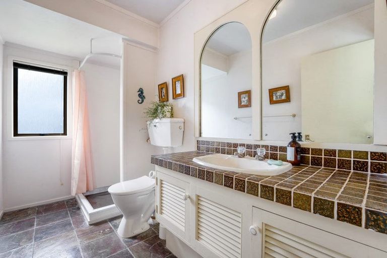 Photo of property in 9 Langstone Place, Chatswood, Auckland, 0626