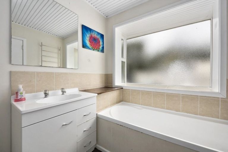 Photo of property in 25a Deller Grove, Silverstream, Upper Hutt, 5019