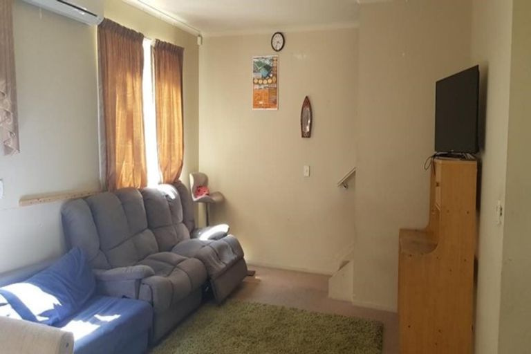 Photo of property in 4/17 Oakland Avenue, Papatoetoe, Auckland, 2025