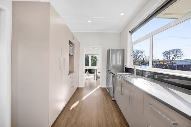 Photo of property in 114 Glover Road, Hawera, 4610