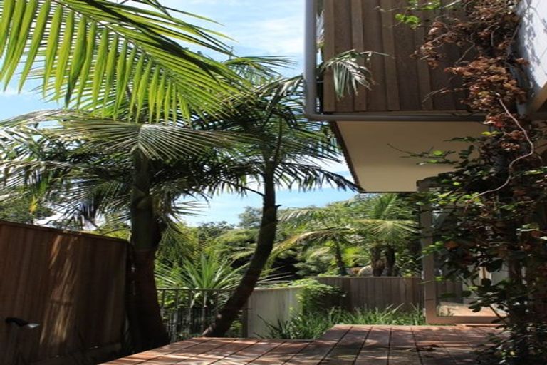 Photo of property in 2/83 Hinemoa Street, Birkenhead, Auckland, 0626