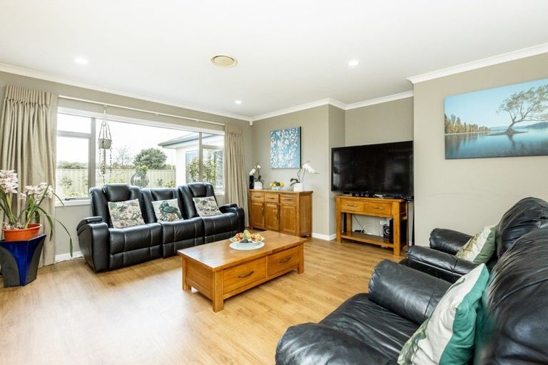 Photo of property in 18 Pania Place, Poraiti, Napier, 4112