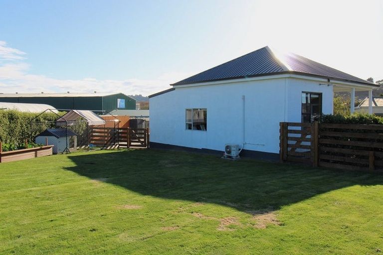 Photo of property in 27 Brighton Road, Green Island, Dunedin, 9018