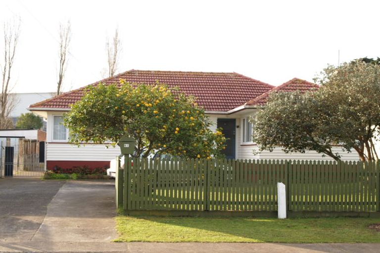 Photo of property in 61 Blake Road, Mangere East, Auckland, 2024