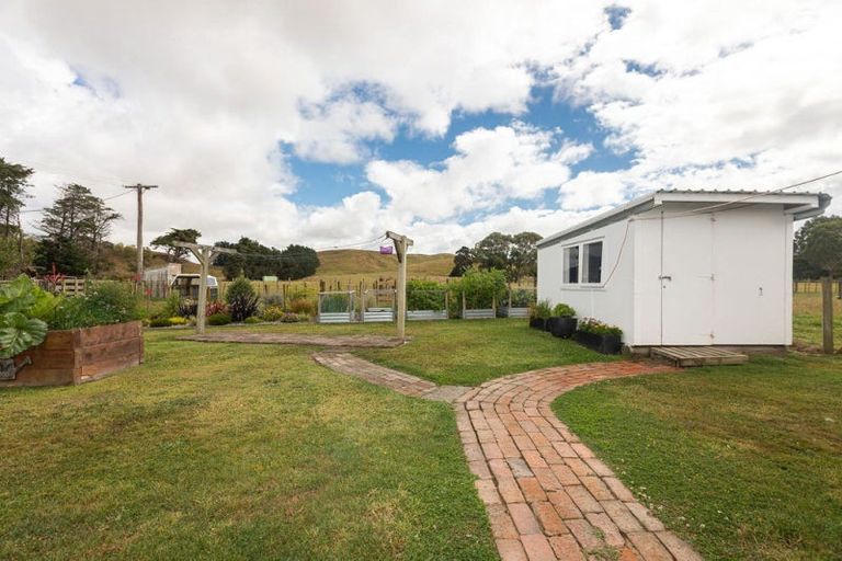 Photo of property in 881 Cowper Road, Dannevirke, 4976