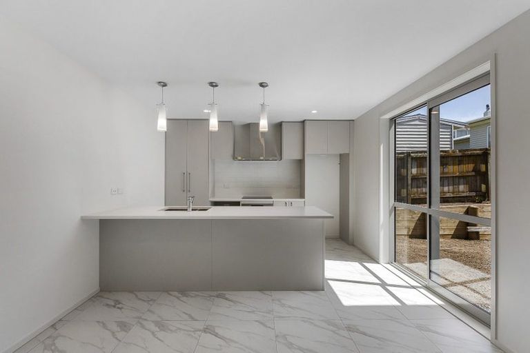 Photo of property in 47c Lynwood Road, New Lynn, Auckland, 0600