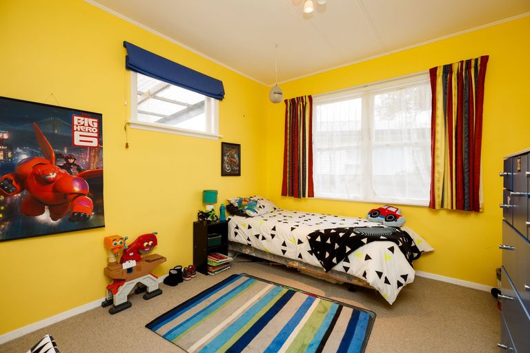 Photo of property in 18 Catlins Crescent, Milson, Palmerston North, 4414