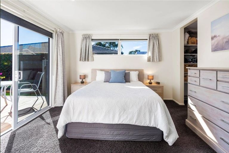 Photo of property in 20 Bermuda Place, One Tree Point, 0118