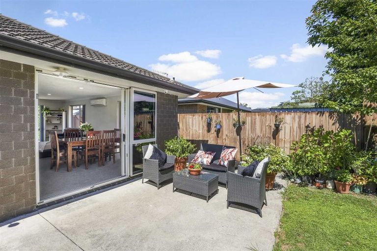 Photo of property in 64 Farnborough Drive, Grandview Heights, Hamilton, 3200