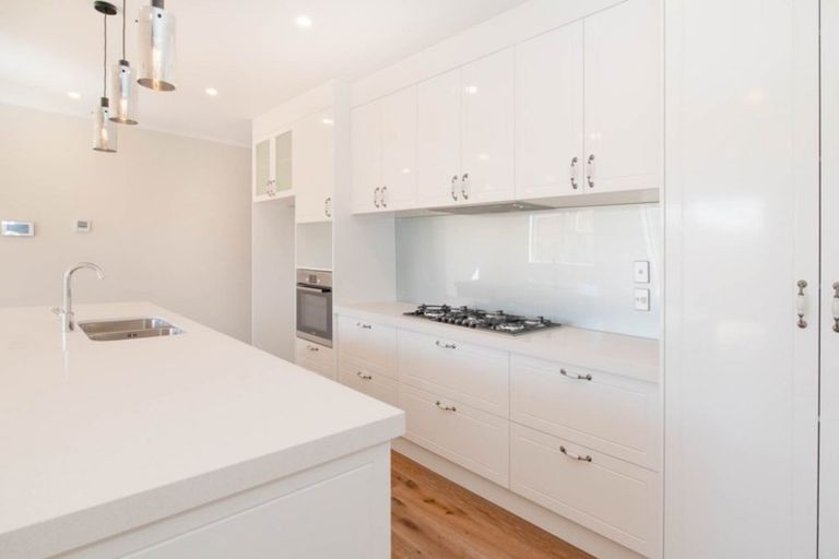 Photo of property in 8 Franheim Crescent, Orewa, 0931