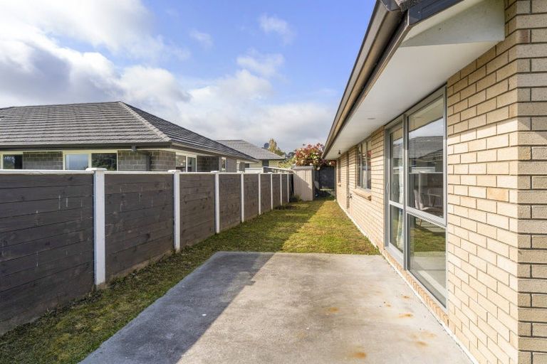 Photo of property in 3 Mooring Close, Whitby, Porirua, 5024