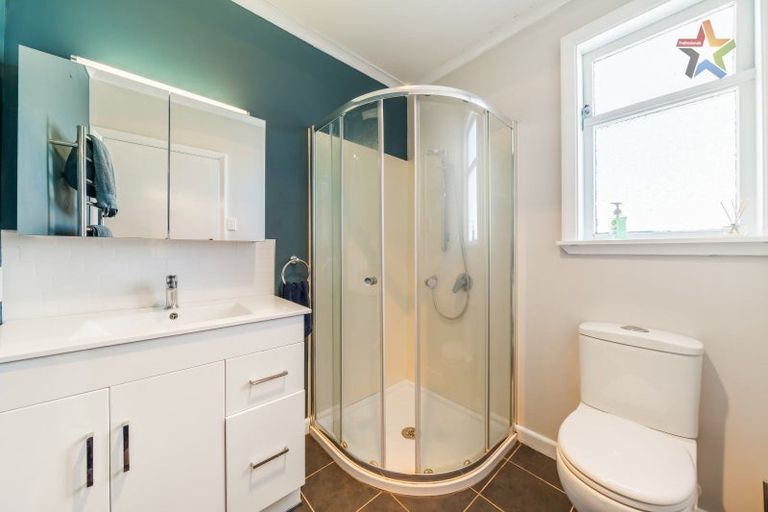 Photo of property in 206a Miromiro Road, Normandale, Lower Hutt, 5010