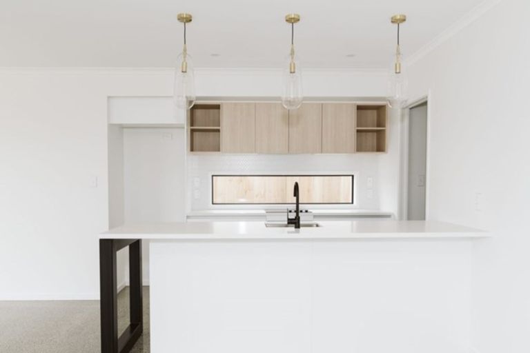 Photo of property in 42 Vinistra Road, Kumeu, 0810