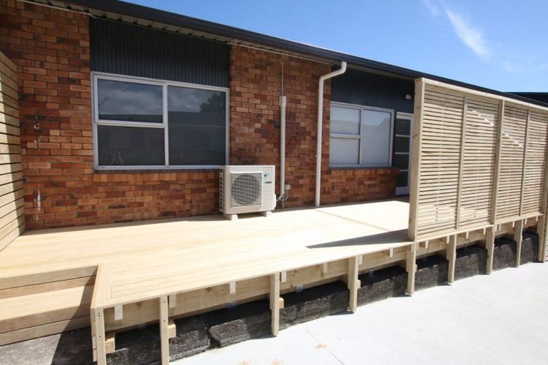 Photo of property in 4/74 Portage Road, New Lynn, Auckland, 0600