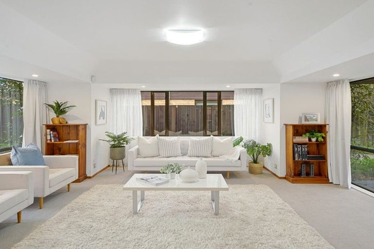 Photo of property in 10 Thurlestone Place, Burnside, Christchurch, 8053