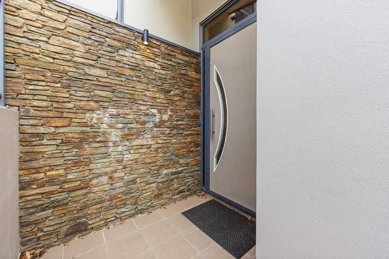 Photo of property in 8 Emerald Lane, Cashmere, Christchurch, 8022