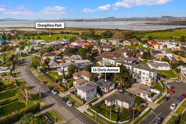 Photo of property in 16 Gloria Avenue, Te Atatu Peninsula, Auckland, 0610