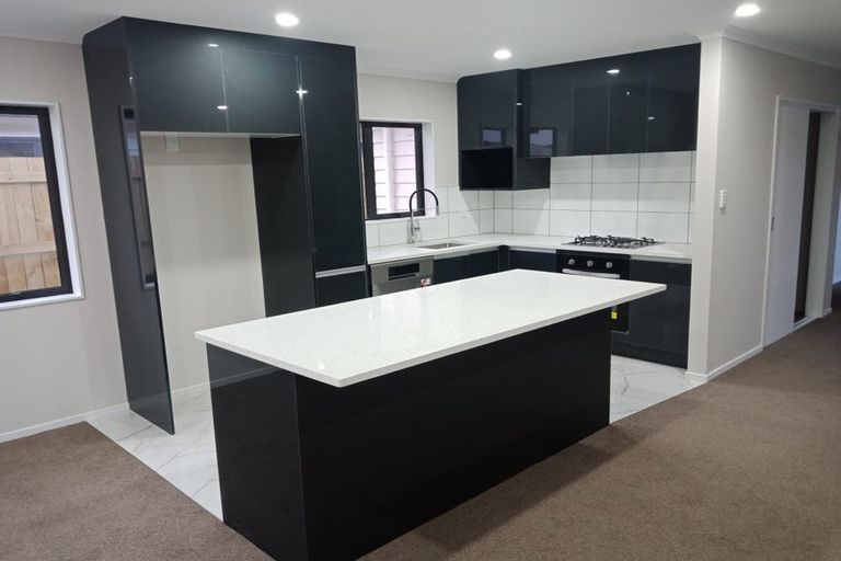 Photo of property in 21 Black Beech Crescent, Takanini, 2110