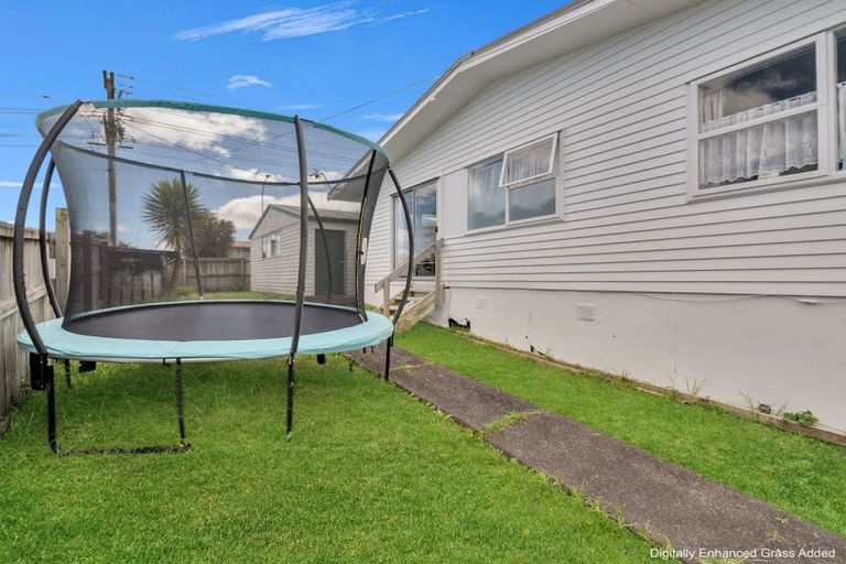 Photo of property in 18a Sylvan Crescent, Te Atatu South, Auckland, 0610
