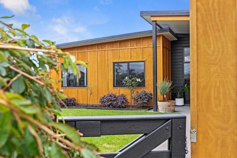 Photo of property in 2 Benmore Crescent, Pyes Pa, Tauranga, 3112