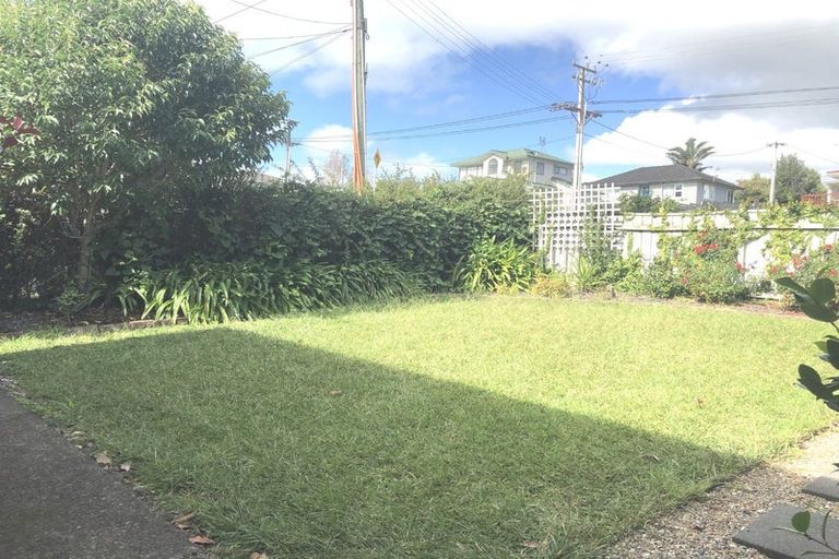Photo of property in 1/46 College Road, Northcote, Auckland, 0627