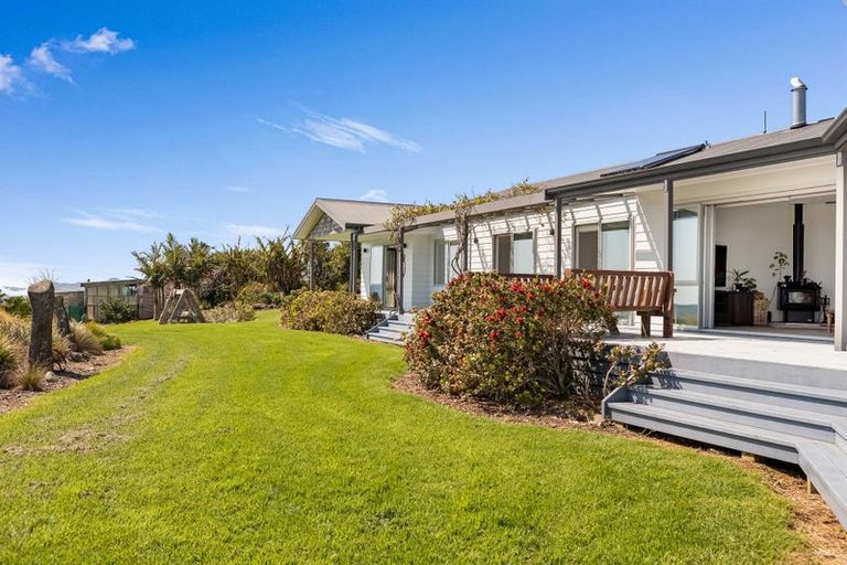 Photo of property in 601 Cable Bay Block Road, Cable Bay, 0420