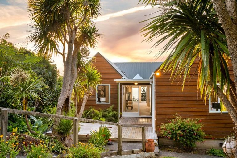 Photo of property in 28 Edwin Mitchelson Road, Muriwai, Waimauku, 0881