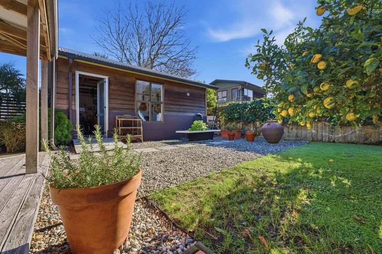 Photo of property in 29 Donnelly Street, Oakura, 4314
