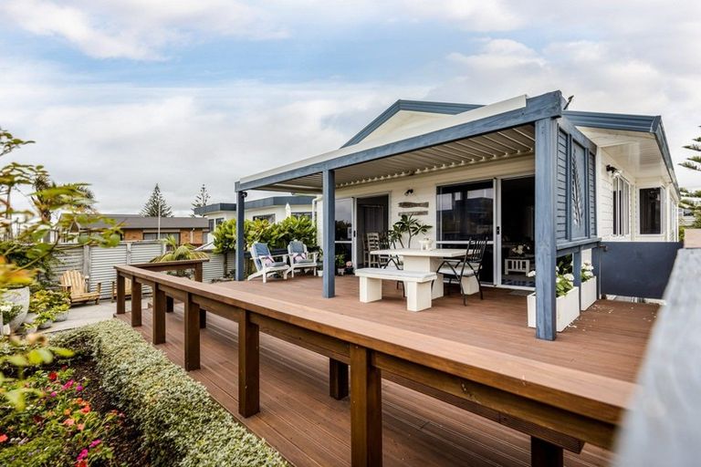 Photo of property in 48 Karewa Parade, Papamoa Beach, Papamoa, 3118