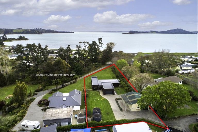 Photo of property in 15 Ferndale Drive, Kawakawa Bay, Papakura, 2585