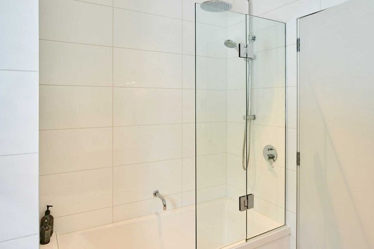 Photo of property in 79b Oroua Street, Eastbourne, Lower Hutt, 5013