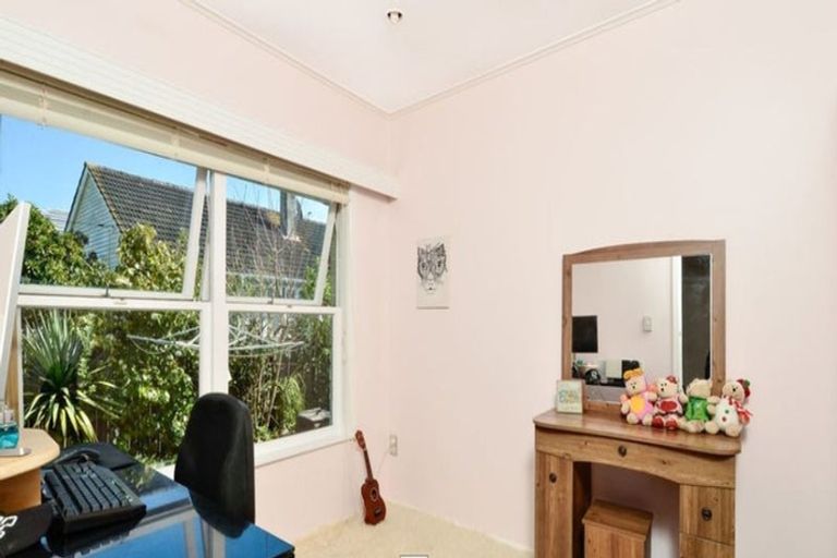 Photo of property in 1/13 Otakau Road, Milford, Auckland, 0620